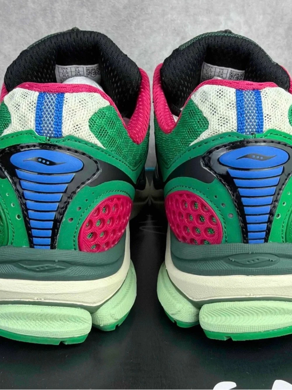 Saucony ProGrid Triumph 4 x Jae Tips Flowers Grow Fern Green Size 7.5 S70966-4